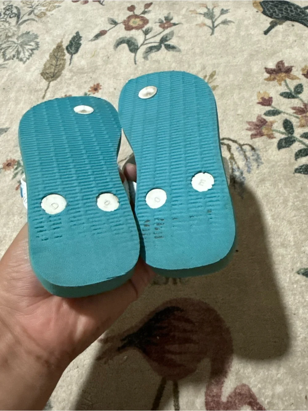 Havaianas Kids White Strap Blue Patterned Flip Flops minions C10